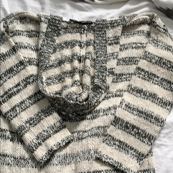 sweater - Picture 3 of 3